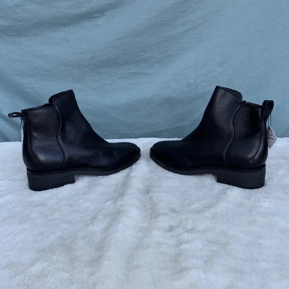 NWOT COLE HAAN River Chelsea Waterproof Leather Bootie/Side Zip Size 5.5